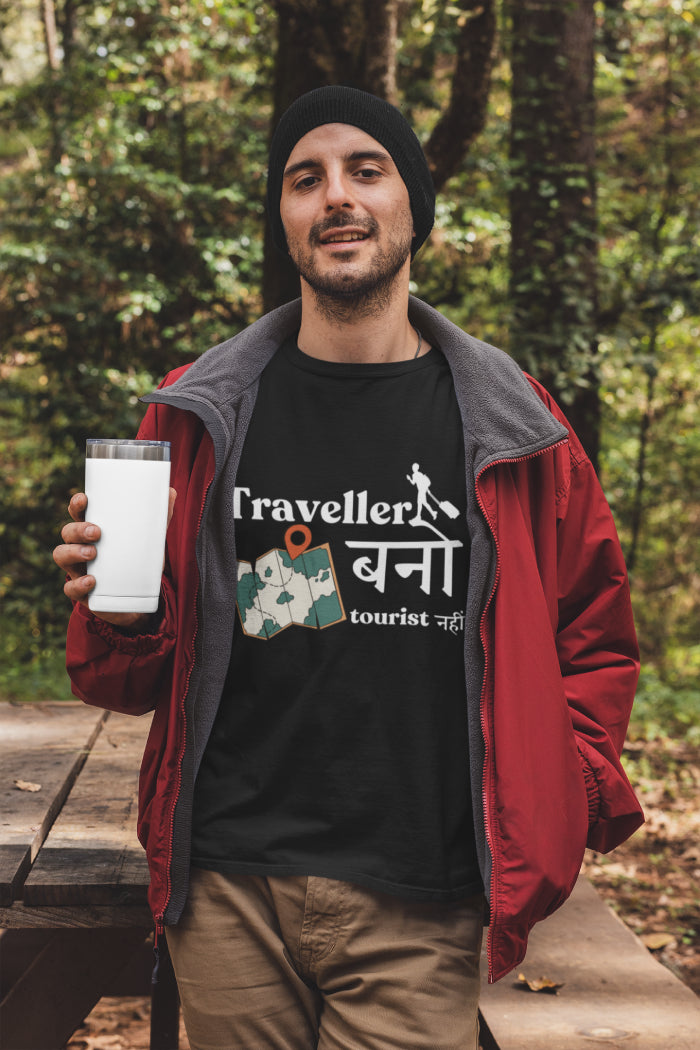 Traveler Bano, Tourist Nahi – Premium Travel T-Shirt