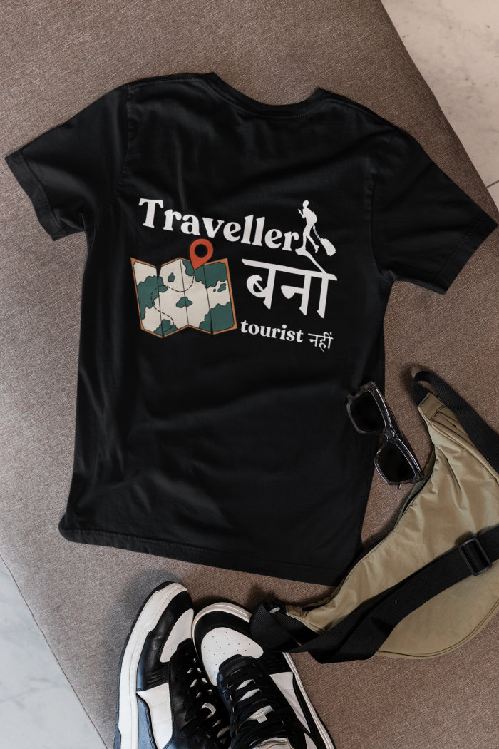 Traveler Bano, Tourist Nahi – Premium Travel T-Shirt