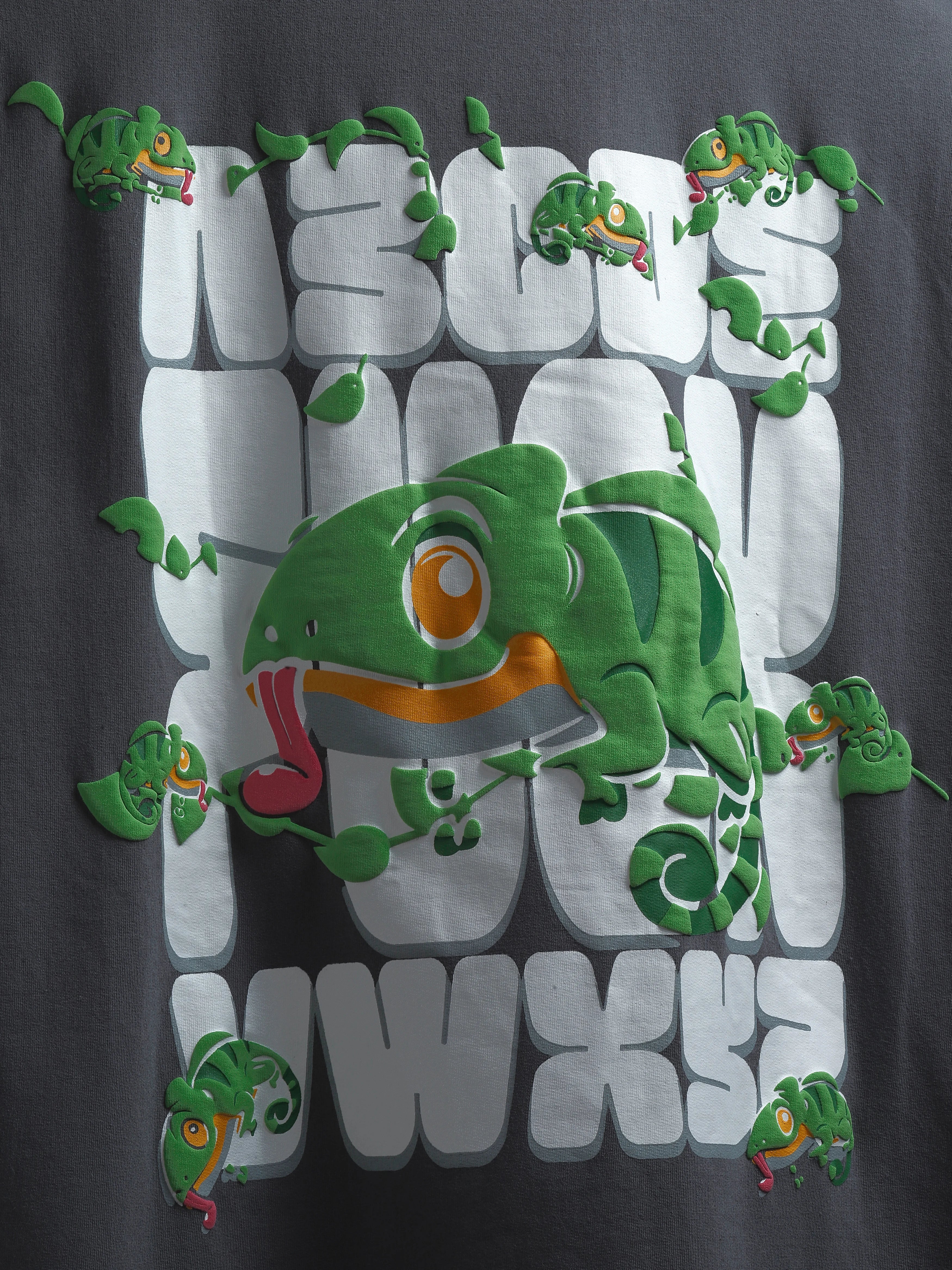 Grey Chameleon Vibe – Oversized Unisex T Shirt