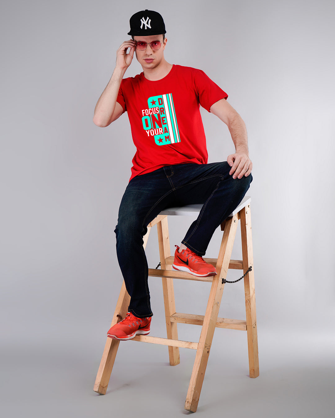 Focus On Dreams Printed t-Shirt-Red