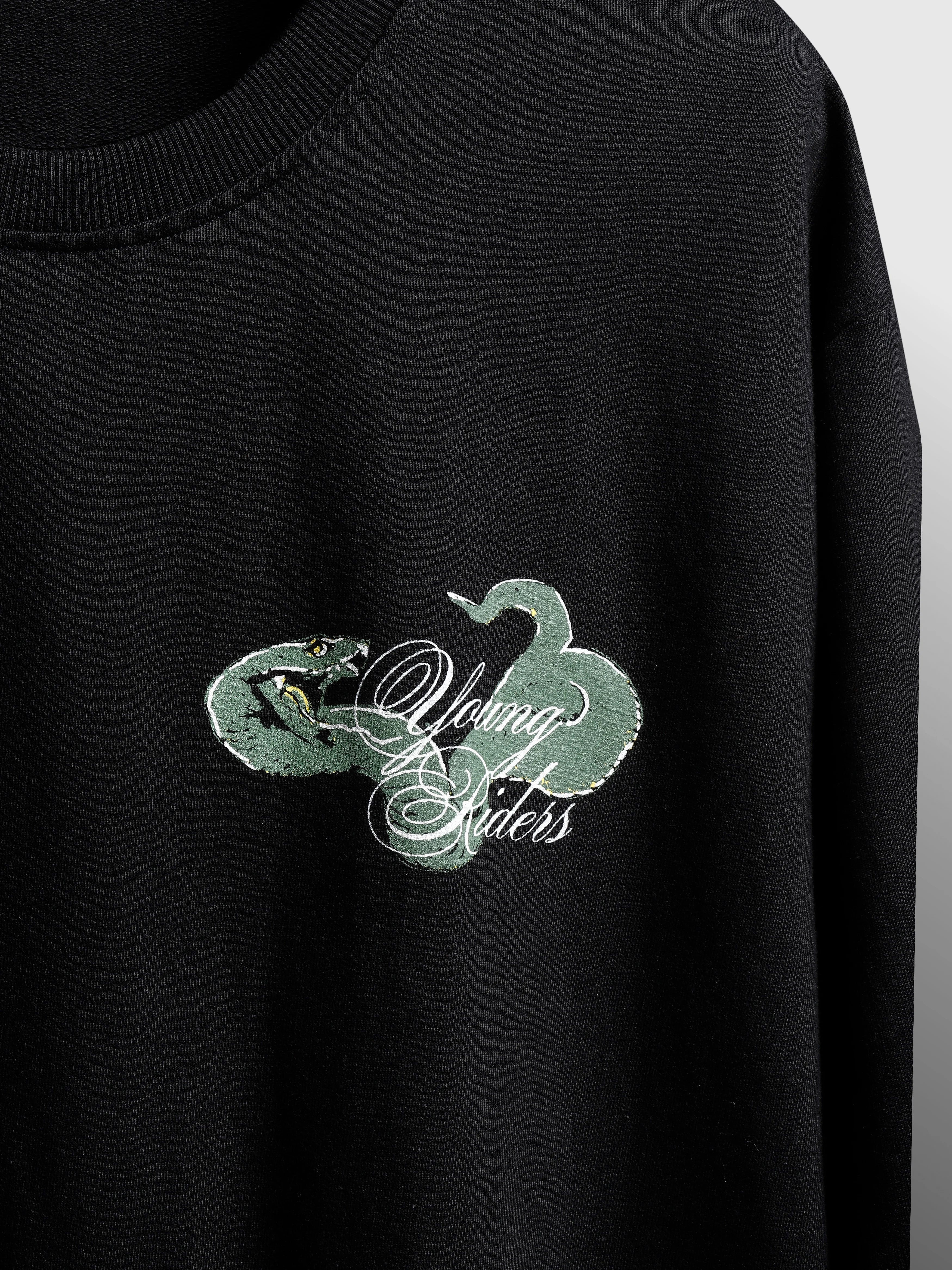 Black Fangs Don’t Flinch – Oversized Unisex T Shirt